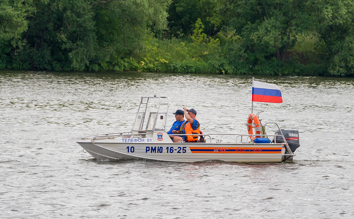 В Санкт-Петербурге из-за ветра перевернулись восемь учебных яхт с детьми