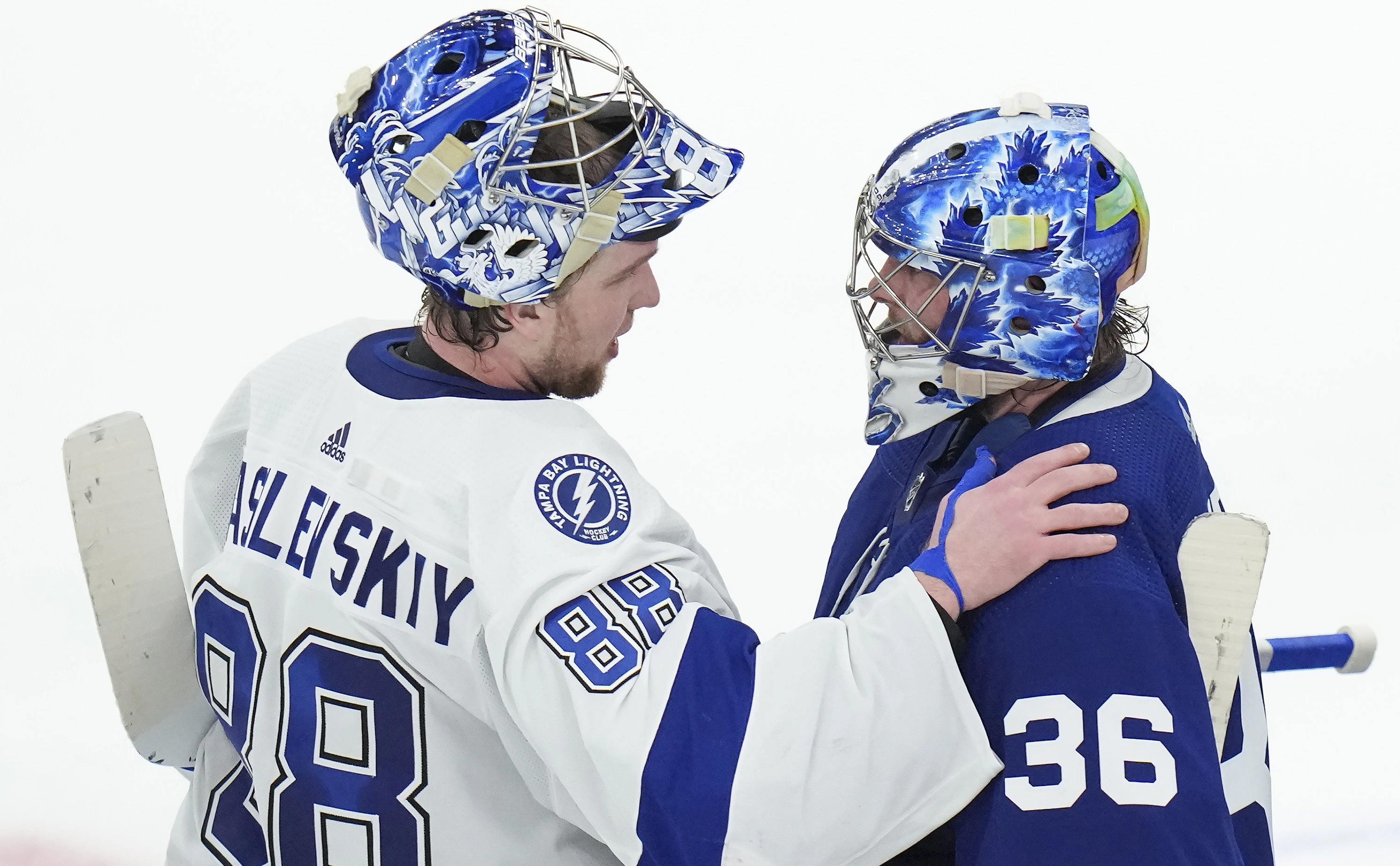 Андрей Василевский - слева (Nathan Denette / Global look press)