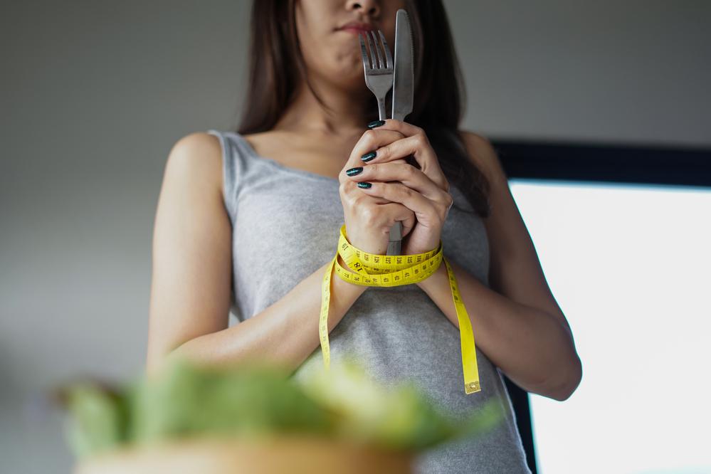 В современной диетологии также активно применяется интервальное голодание, которое подразумевает воздержание от пищи на несколько часов или суток