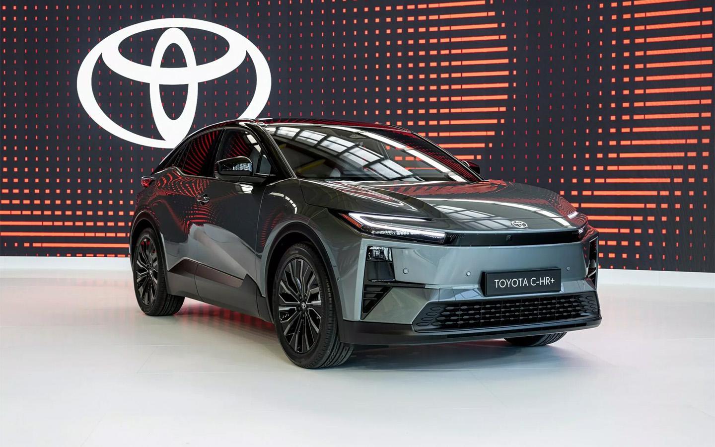 Toyota представила новый кроссовер C-HR+. 5 главных фактов о модели