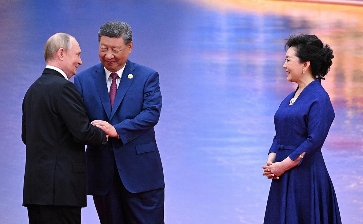 Владимир Путин, Си Цзиньпин и его супруга Пэн Лиюань