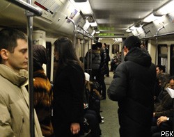 Филевская линия метро остановилась из-за падения человека на рельсы