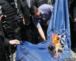 Сербские оппозиционеры сожгли флаг НАТО