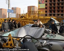 Очевидец ЧП в Красноярске: Рухнувший кран раздавил 9 машин. ФОТО. ВИДЕО