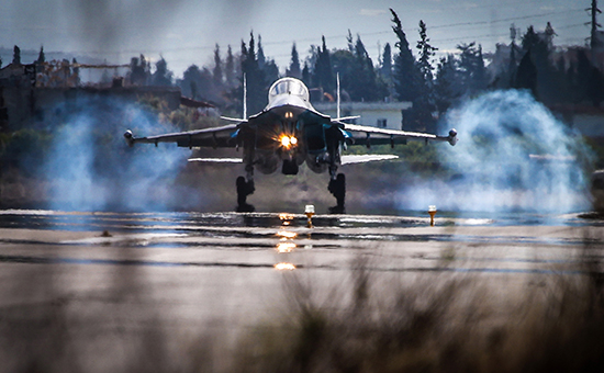 Посадка многофункционального истребителя-бомбардировщика Су-34 на&nbsp;аэродром авиабазы Хмеймим
