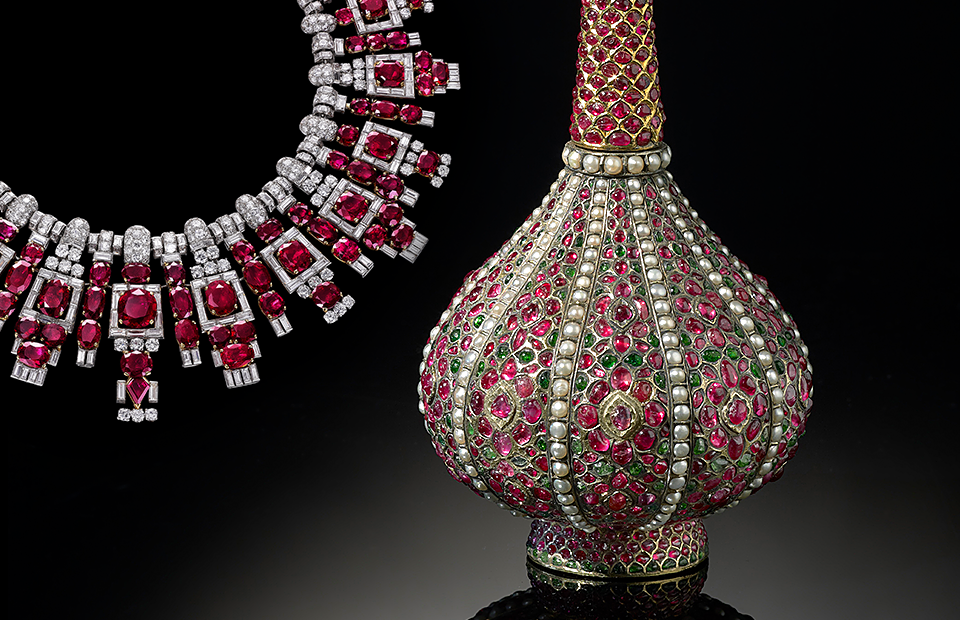 Ожерелье с рубинами махараджи Наванагара (Cartier, 1937) и сосуд для розовой воды (Индия, 1675-1725)