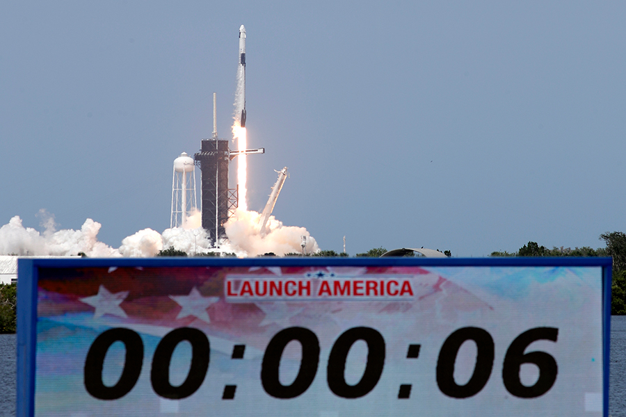 США впервые за 9 лет запустили в космос пилотируемый корабль. Фотогалерея