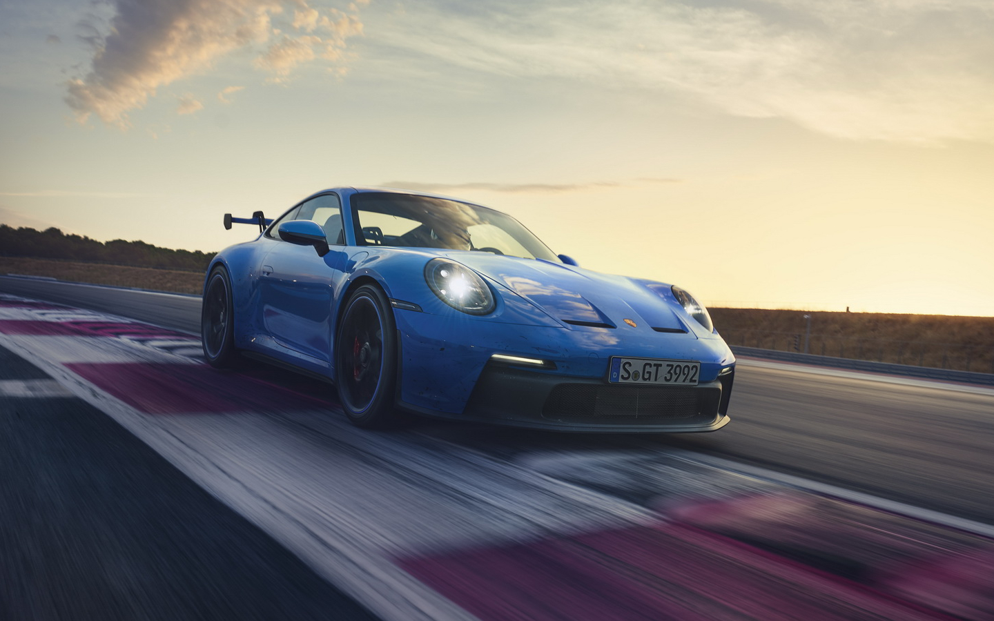 Porsche представил самую экстремальную версию нового 911