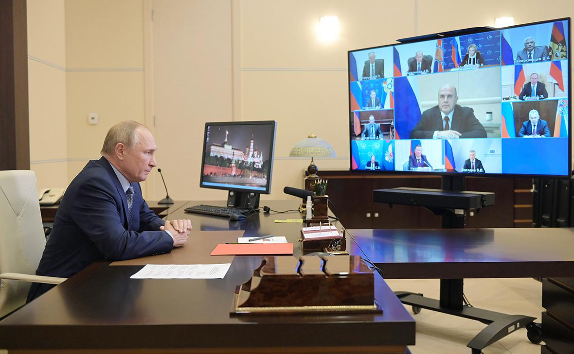 Владимир Путин&nbsp;во время совещания с&nbsp;членами Совета Безопасности