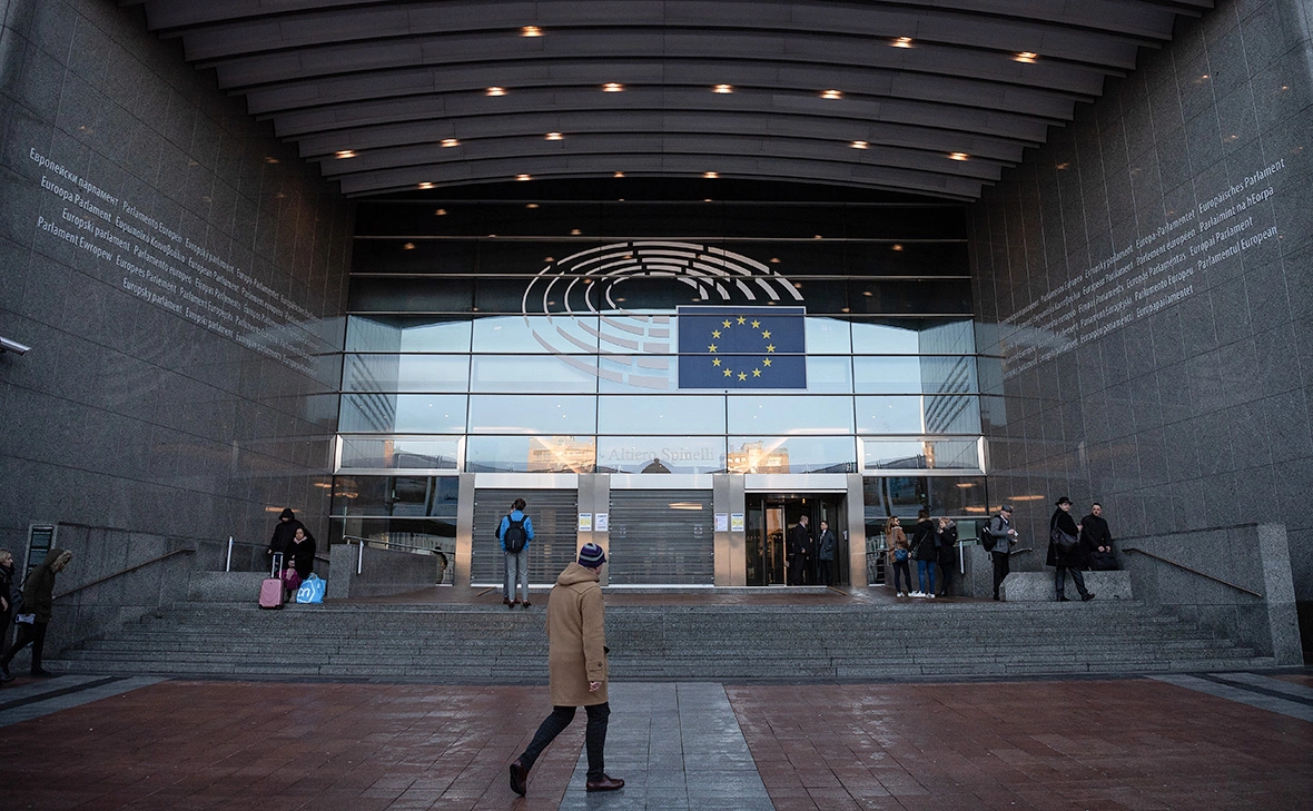 Leon Neal / Getty Images