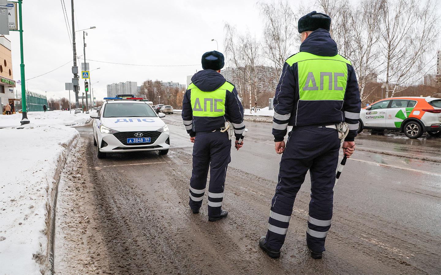 Иностранцам могут запретить сдавать на права в России. Но не всем