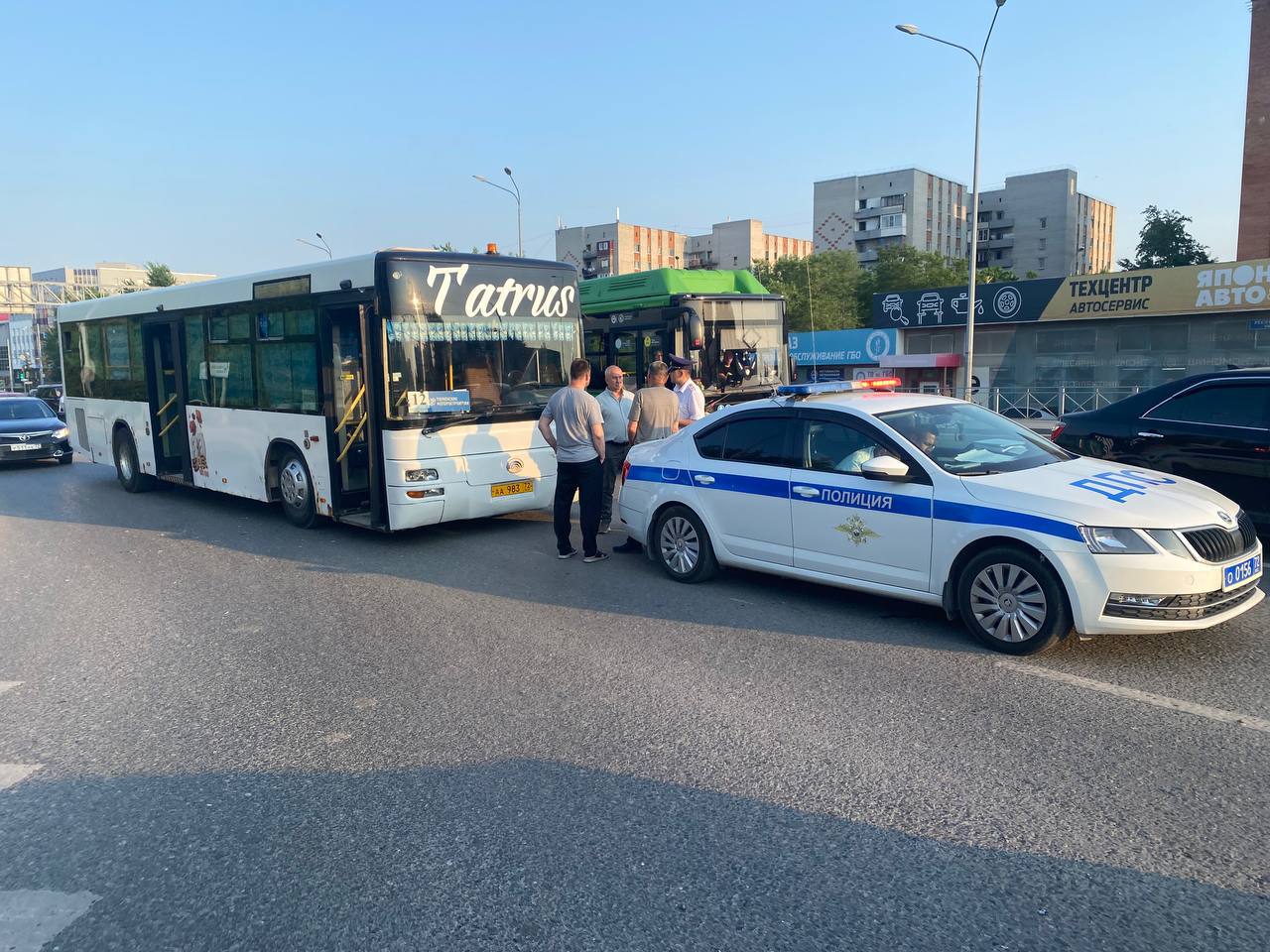 В Тюмени в массовой аварии пострадали пассажиры автобусов. Фото