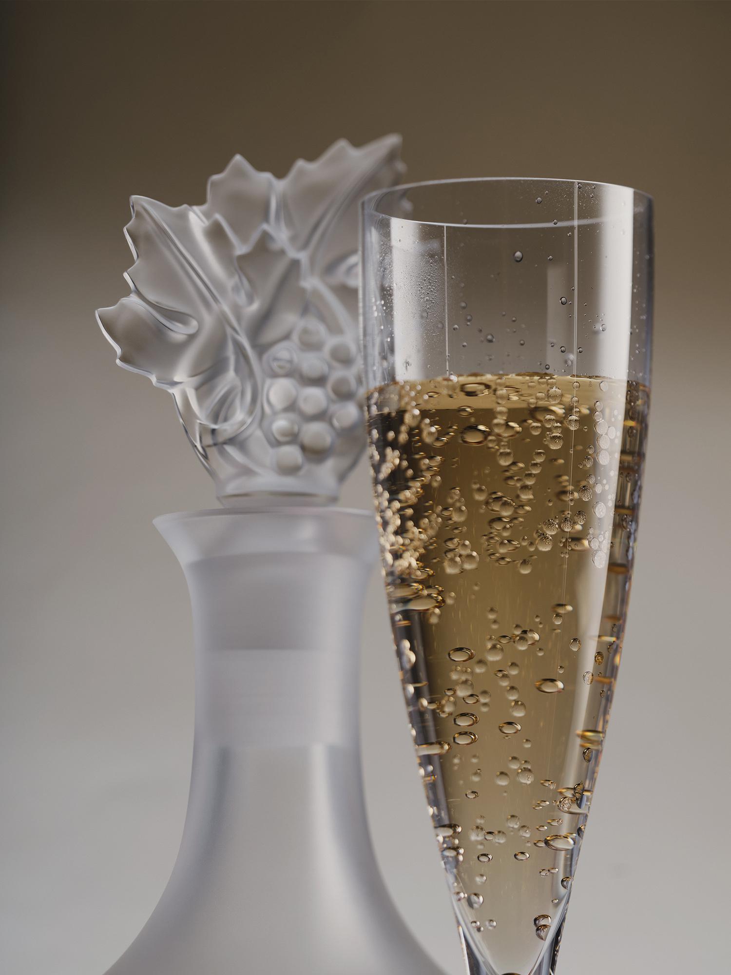 Декантер Versailles, Lalique; бокал для шампанского&nbsp;Baccarat (все ЦУМ Home)