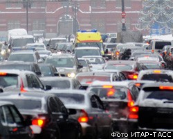 Снегопад значительно ухудшил дорожную обстановку в Москве