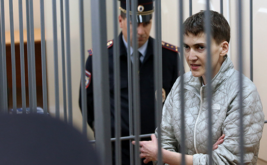 Украинская военнослужащая Надежда Савченко в&nbsp;Басманном суде, май 2015 года


