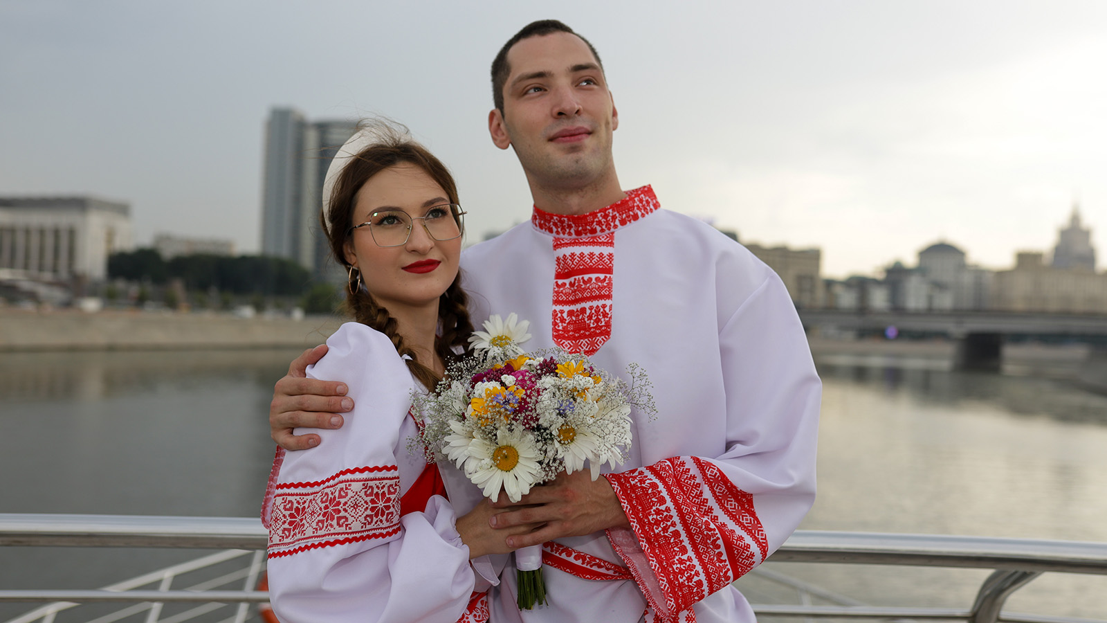 На Всероссийском свадебном фестивале во второй день поженились 55 пар