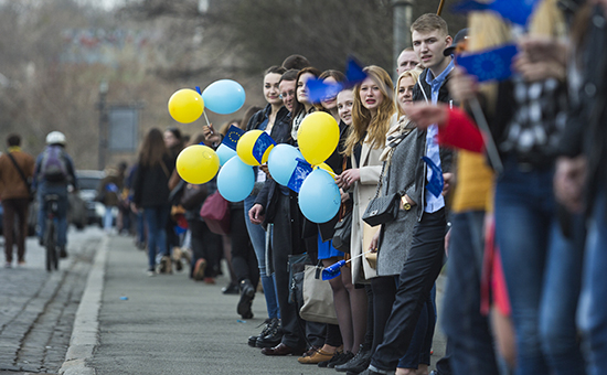 Студенческий флешмоб в&nbsp;Киеве в преддверии референдума в&nbsp;Нидерландах. 5 апреля 2016 года


