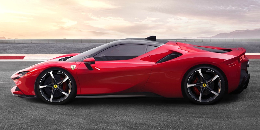 В Ferrari отказались выпускать электрический суперкар раньше 2025 года