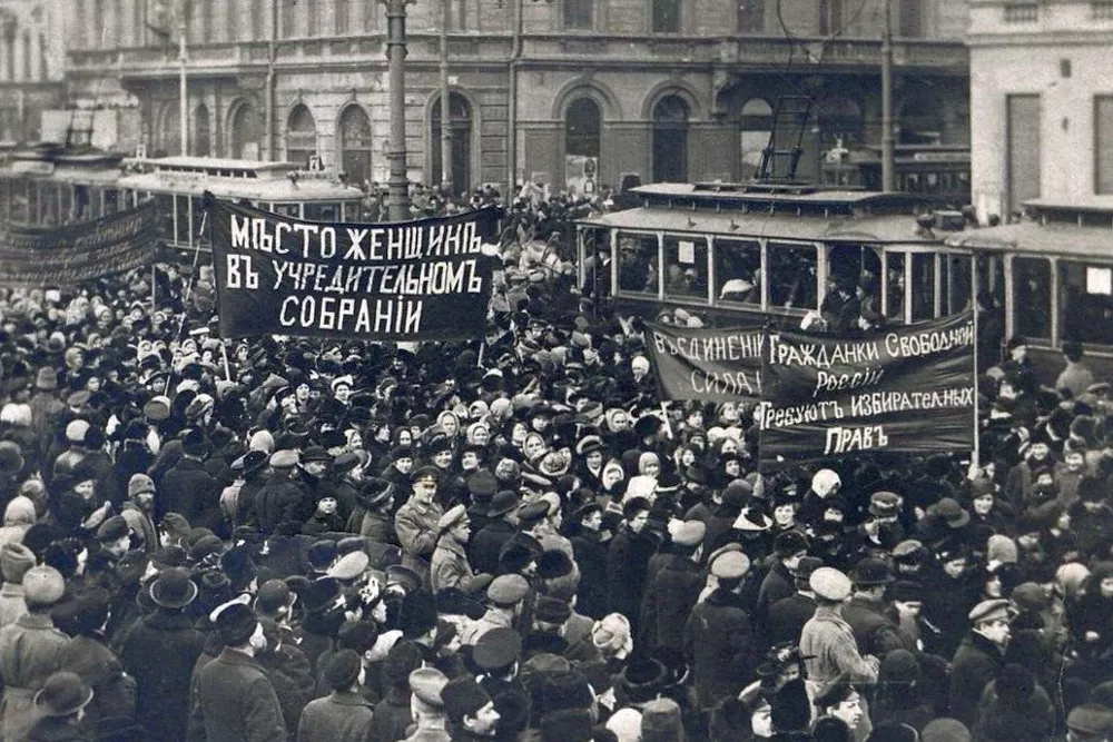 Революционный марш в Петрограде, 1917 год
