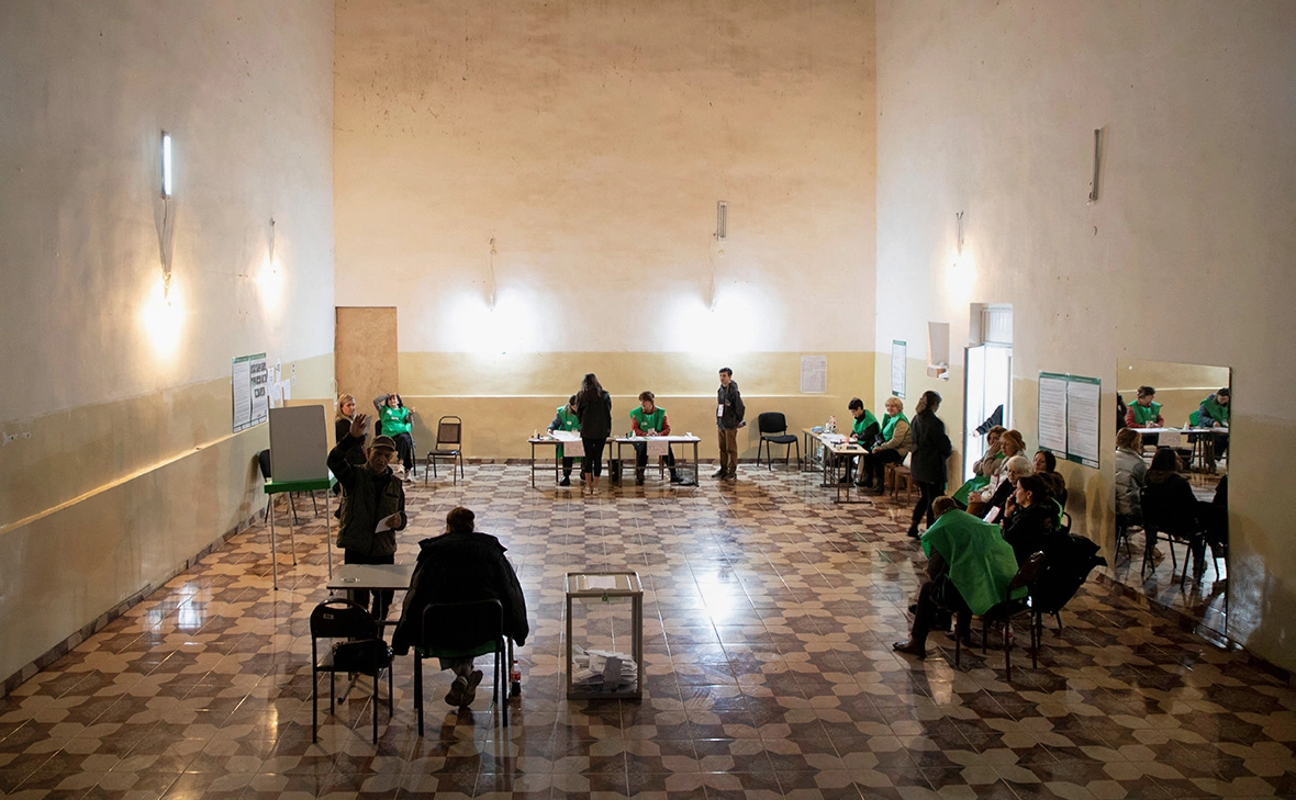 Daro Sulakauri / Reuters