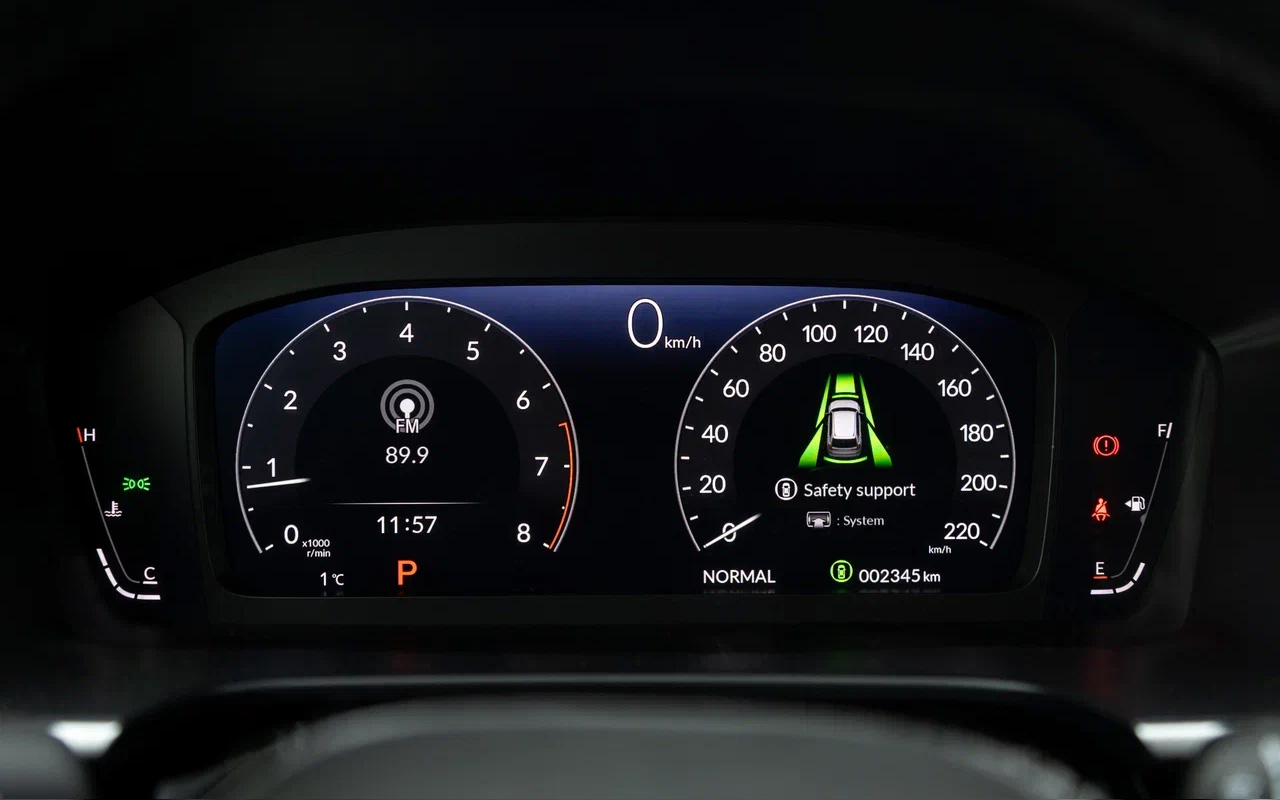 Температура двигателя и запас топлива&nbsp;на приборке&nbsp;Honda CR-V отображены привычным образом, и это только радует