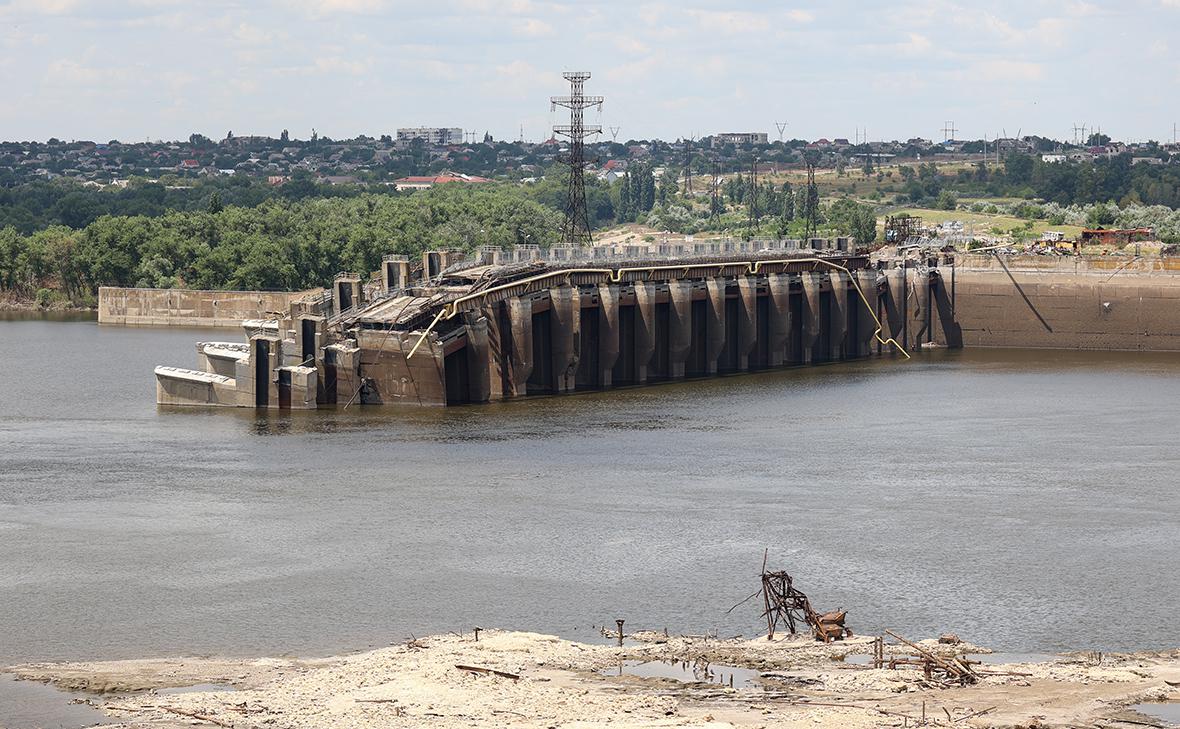 Вода бежит широким потоком: видео с разрушенной оккупантами Каховской ГЭС