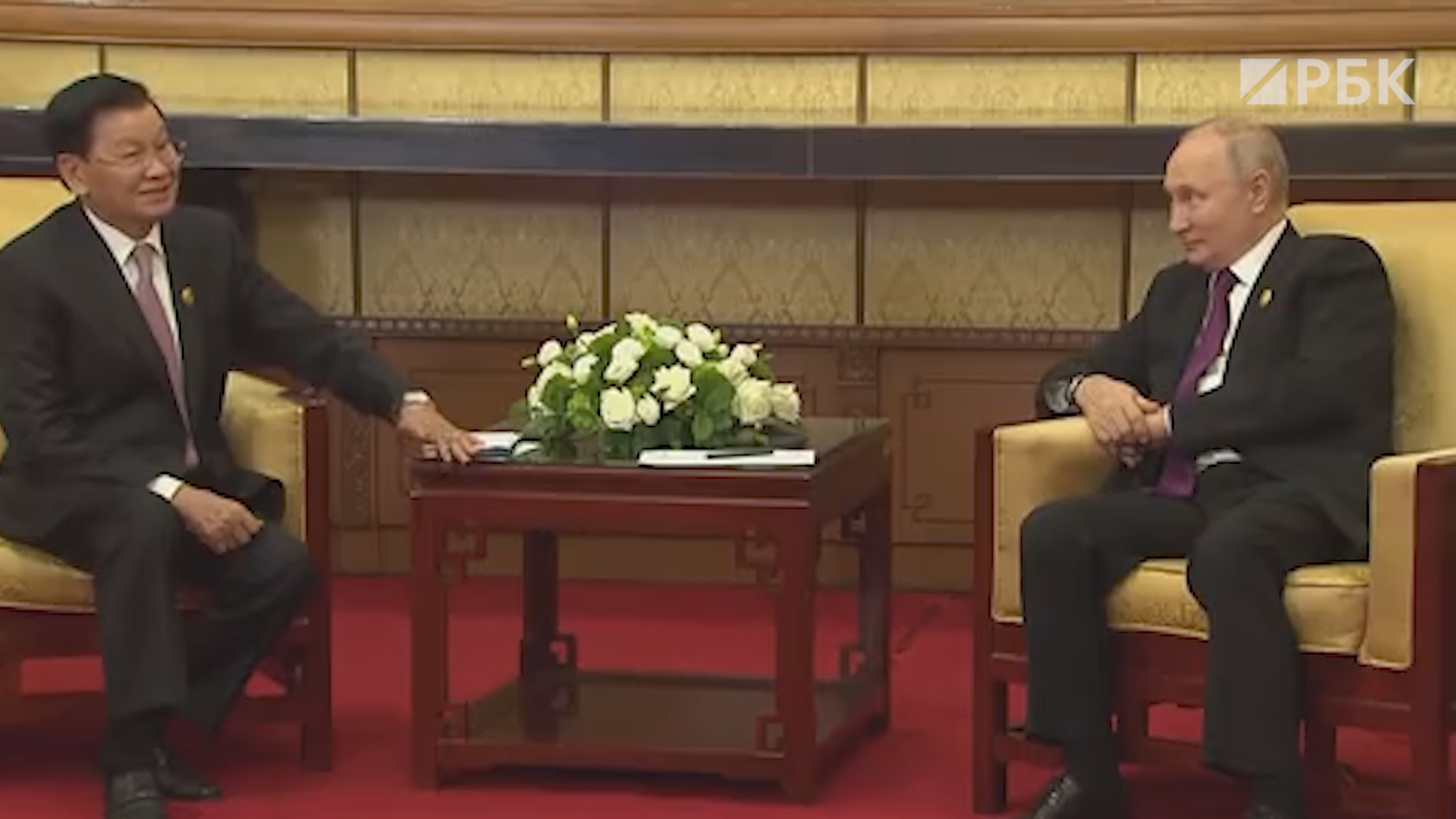 Президент Лаоса по-русски поблагодарил Путина за встречу. Видео