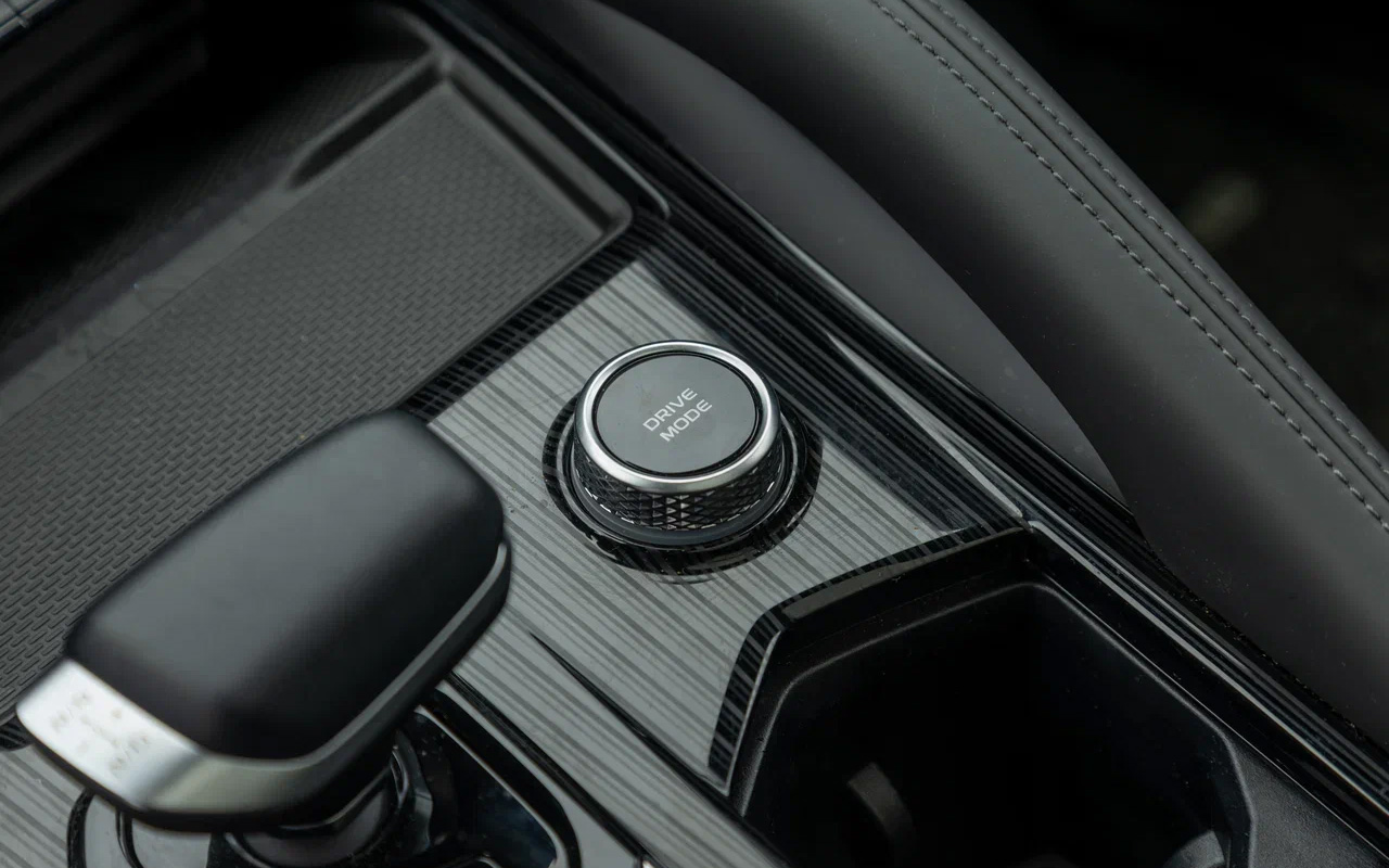 За выбор режимов движения на Geely Monjaro отвечает шайба Drive Mode