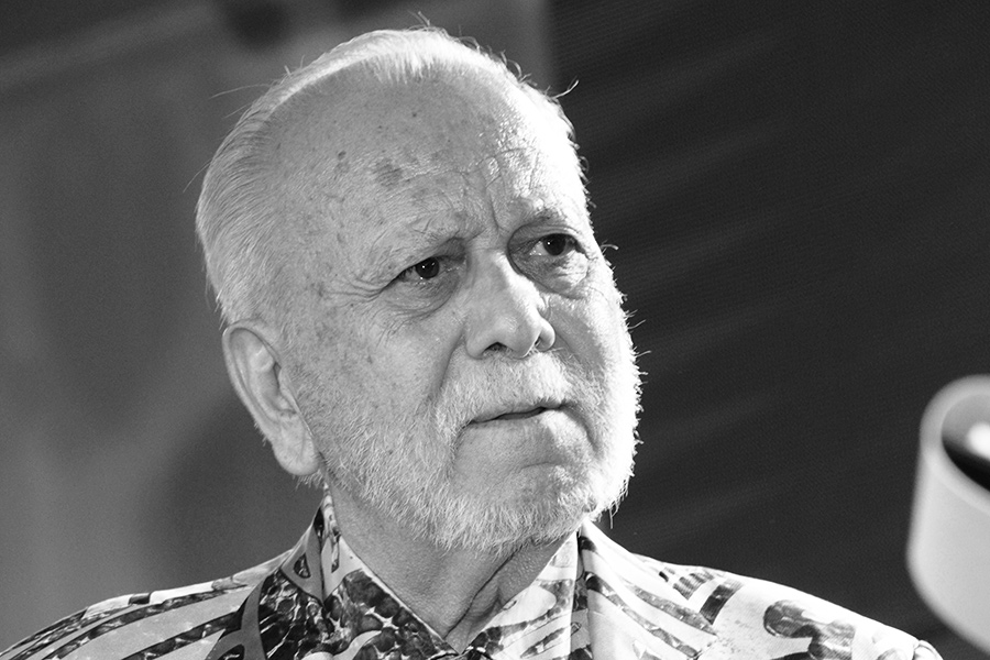 Бедрос Киркоров&nbsp;&mdash; отец Филиппа Киркорова&nbsp;&mdash; был известным эстрадным певцом и стал первым советским артистом, который выступил с сольной программой под оркестровую фонограмму. Киркоров-старший написал около 50 песен (&laquo;Алеша&raquo;, &laquo;Судьба&raquo;, &laquo;Я люблю тебя, Россия&raquo;), а также выступал с Тамарой Гвердцители, Иосифом Кобзоном и другими артистами.

Бедрос Киркоров умер 18 марта в возрасте 92 лет от остановки сердца. До этого артист несколько раз попадал в больницу.

Читать больше