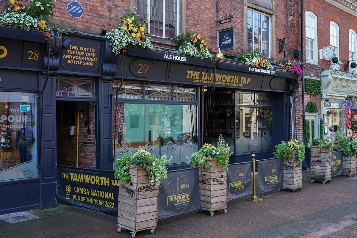 Паб в здании XVI века в третий раз стал лучшим в Великобритании. Фото