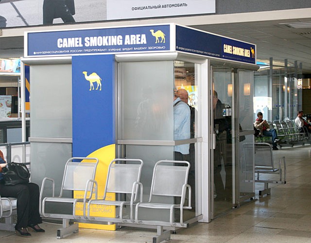 Тяжелая жизнь курильщика: покурить в аэропорту сложно, но можно