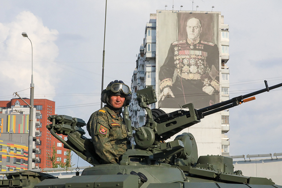 Выезд военной техники c площадки из Хорошево-Мневников перед генеральной репетицией парада Победы в Москве