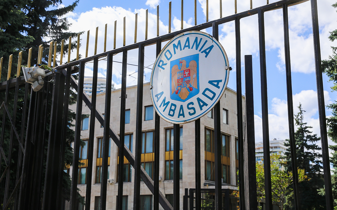 Сотрудника посольства Румынии объявили персоной нон грата в России
