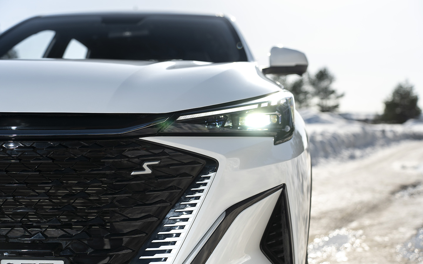 Даже воздухозаборники не фальшивые. Они действительно направляют воздух на охлаждение тормозов