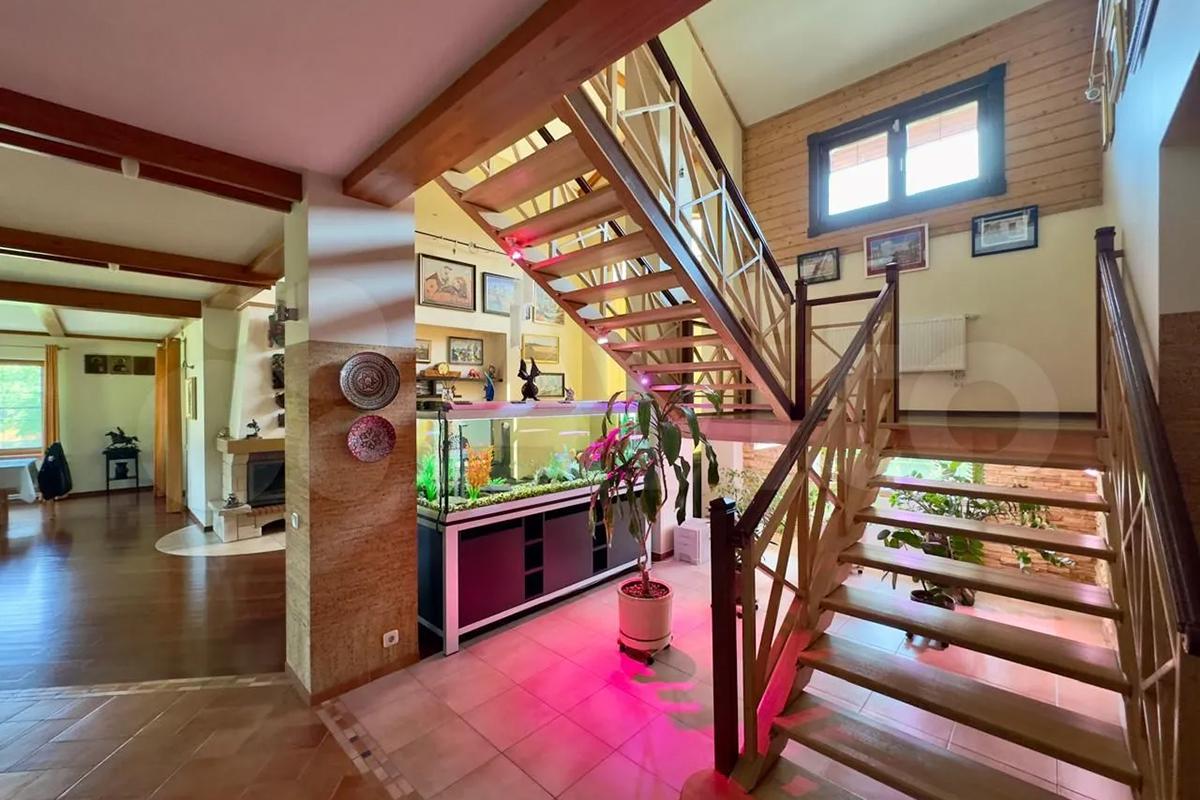 Как выглядят самые дорогие продающиеся в мегаполисах России дома