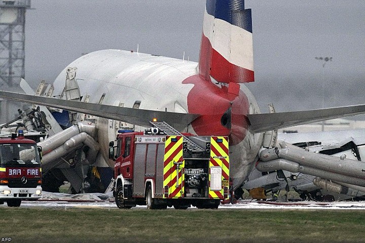Самолет Malaysia Airlines упал в Южно-Китайское море