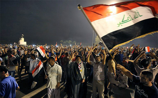 Cторонники&nbsp;радикального лидера иракских шиитов Муктады ас-Садра на площади в Багдаде


