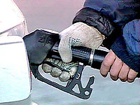 Росстат: Потребительские цены на бензин в РФ в апреле 2005г. выросли на 3% - до 14,33 руб./л.