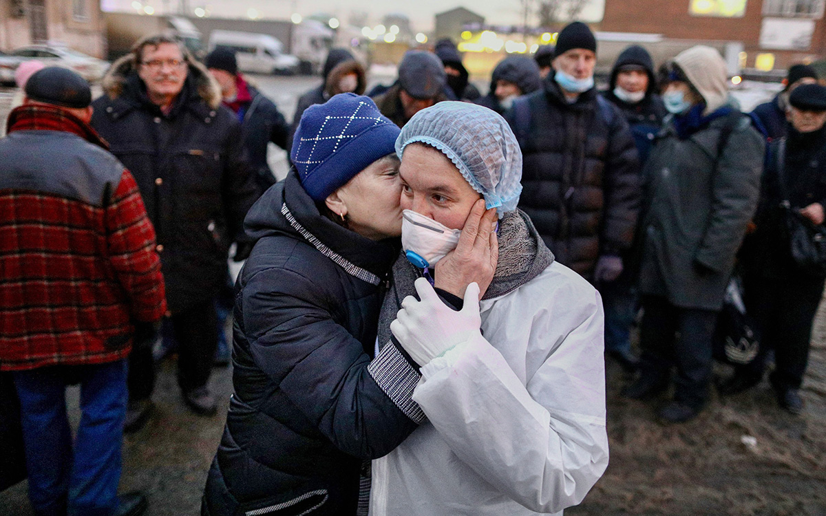 Российские женщины оказались активнее мужчин в волонтерстве — РБК