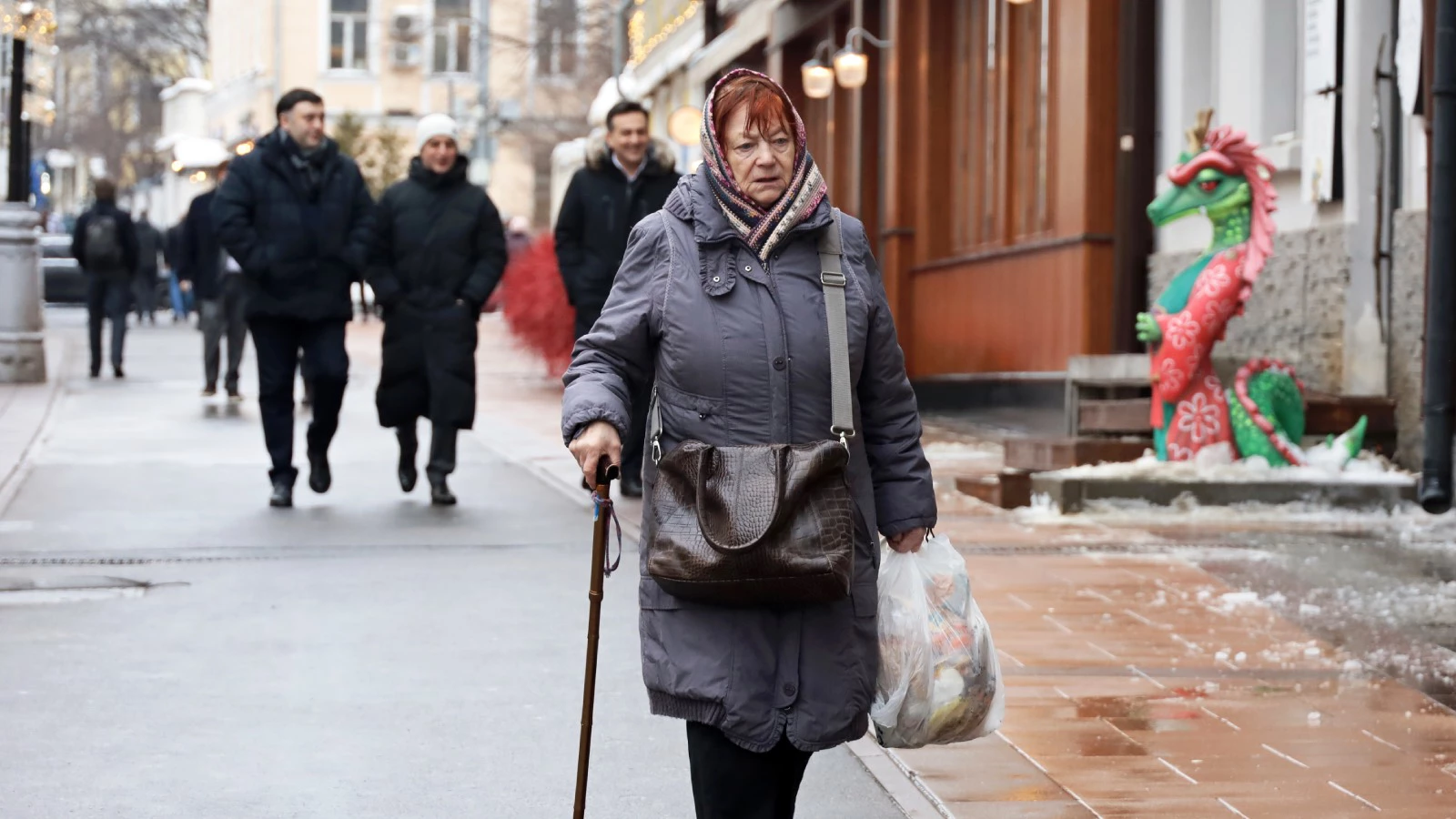 Часть пенсионеров получат две выплаты в декабре. Кого это коснется