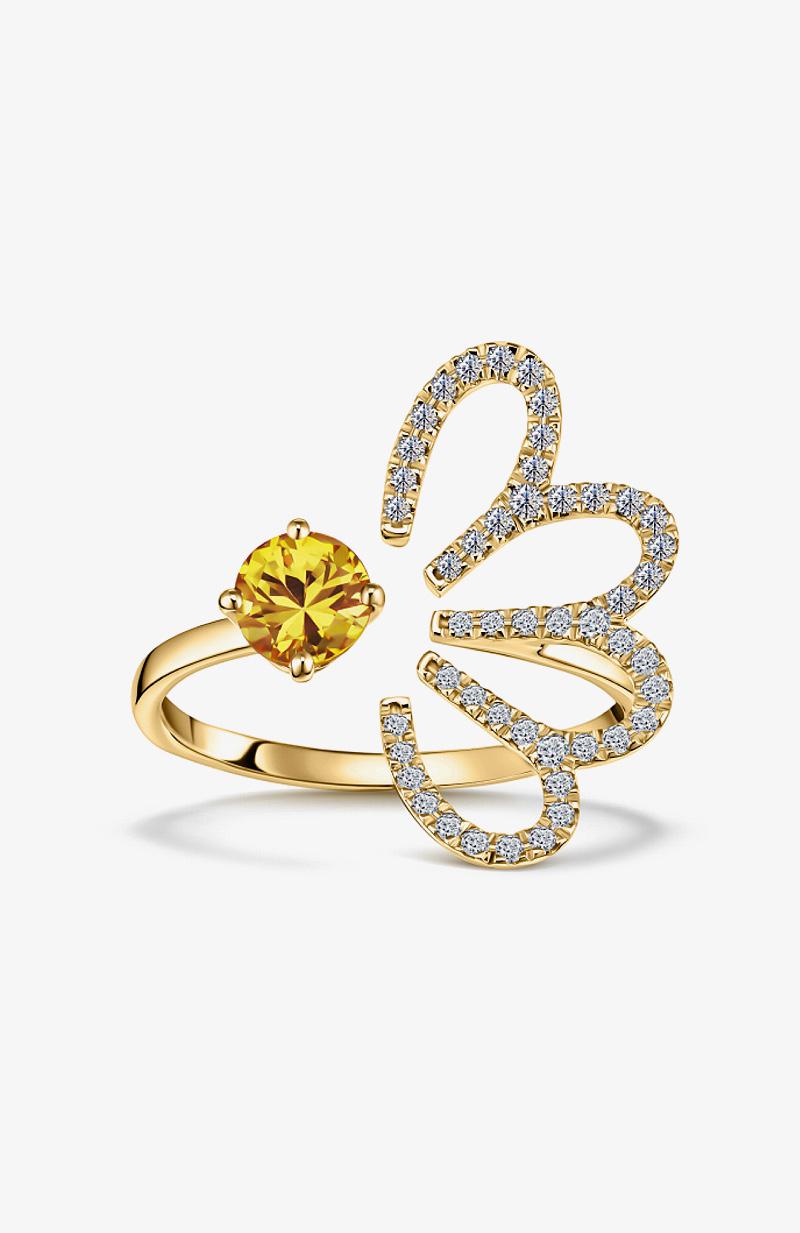 Кольцо из желтого золота с бриллиантами и желтым сапфиром, Alrosa Diamonds, 171 500 руб. (alrosadiamond.ru)