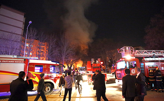 Пожарные на месте взрыва в Анкаре