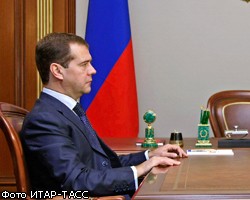 Д.Медведев поручил проверить декларации о доходах чиновников