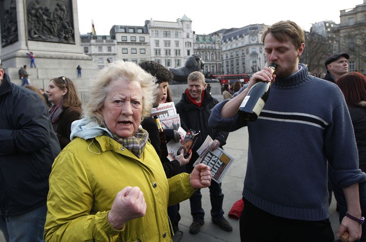 Британская полиция разогнала праздновавших смерть Маргарет Тэтчер