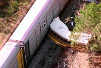 В Индии в результате столкновения поезда и автобуса на железнодорожном переезде 6 человек погибли, 25 получили ранения