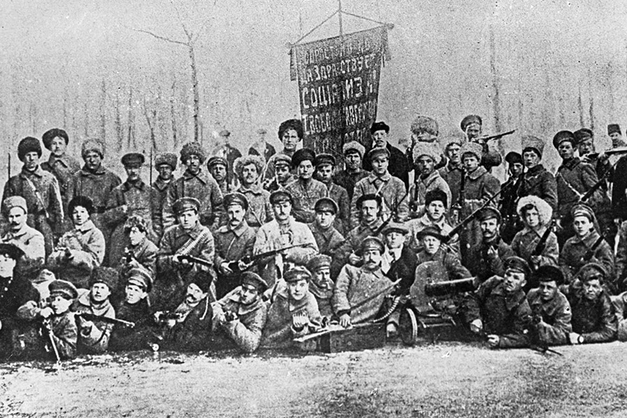 1 февраля 1918 года Отряд Красной армии, сформированный из рабочих Путиловского завода, сражавшийся с немецкими оккупантами в районе Пскова в феврале 1918 года.