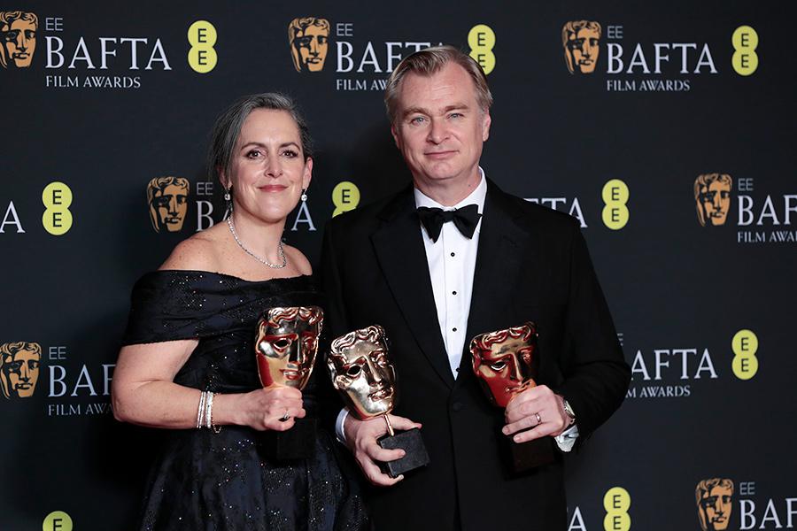 Кристофер Нолан и Эмма Томас с наградами BAFTA за фильм &laquo;Оппенгеймер&raquo;, 2024 год