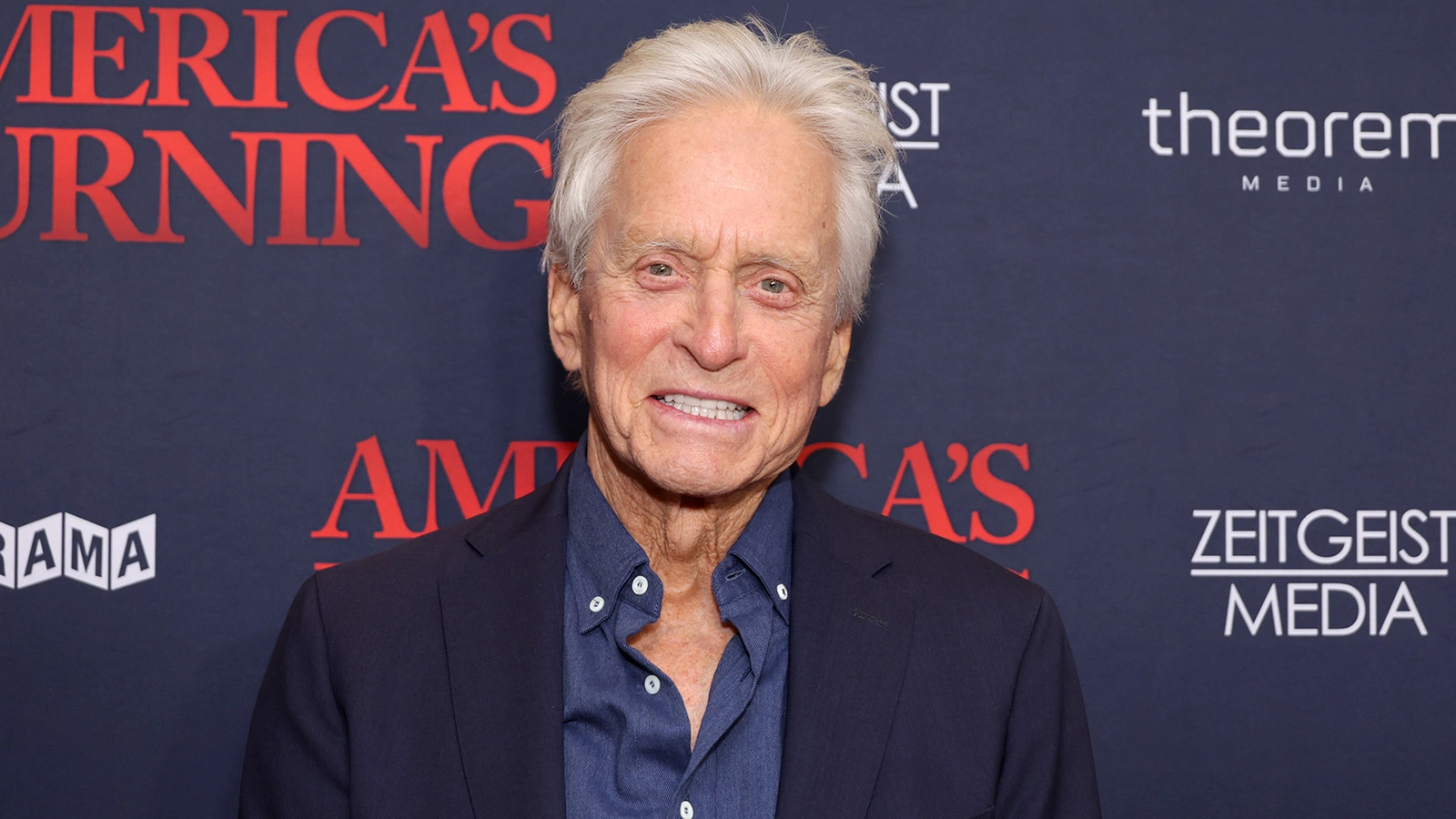 Katta yirtilgan eshak Hammasi bemani, hamma ayollar fohisha.