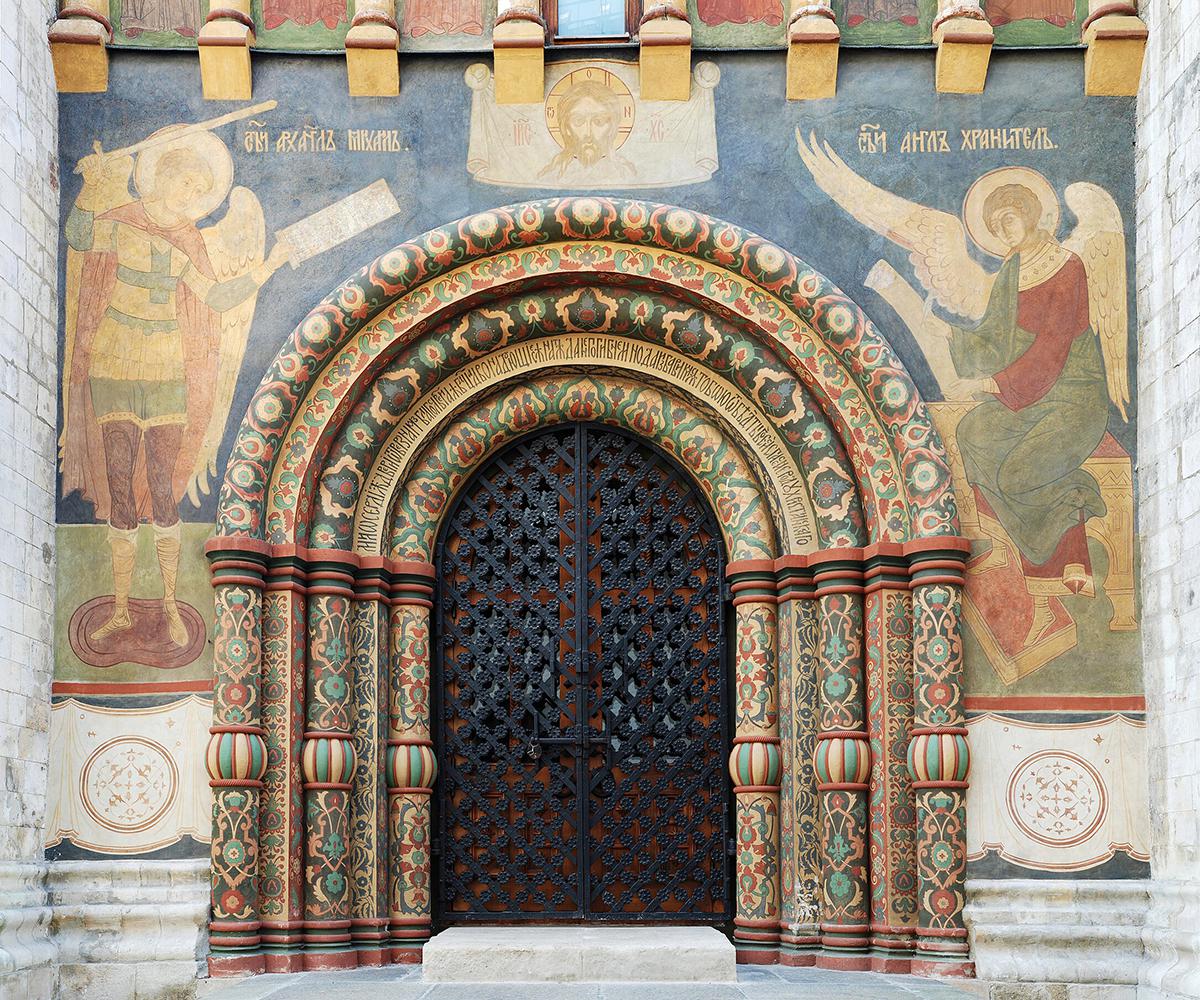 Северная дверь собора