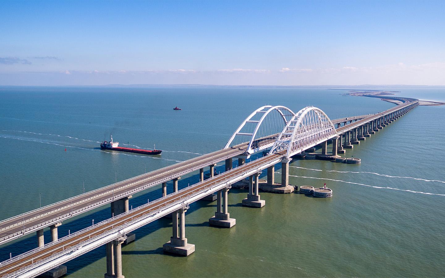 Правила проезда по Крымскому мосту. Напоминание Минтранса перед майскими